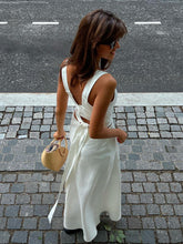 Minimalism – Langes Camisole-Kleid mit Knoten